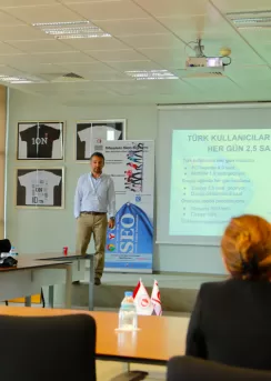 sosyal medya uzmanlığı kursu fiyatları